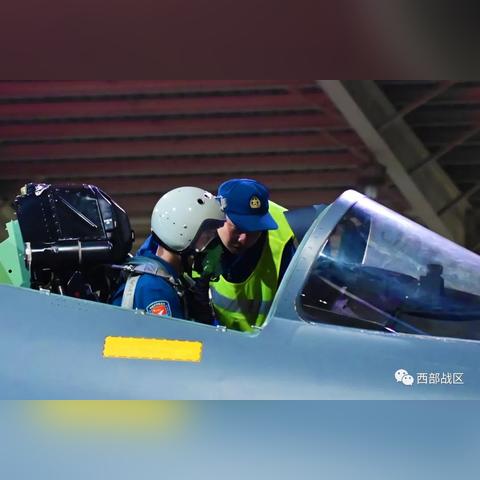 神秘暗夜格斗者人物搭配图: 为你呈现黑暗之中的英雄和反派的完美组合!