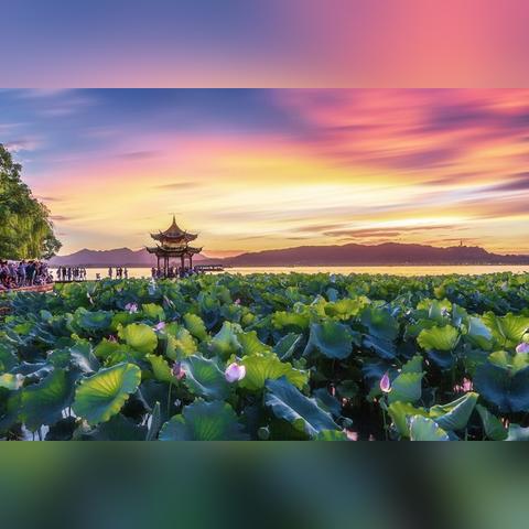 (探寻烟雨西湖美景,诗人眼中的绝美风光是什么)探寻烟雨西湖美景，诗人眼中的绝美风光