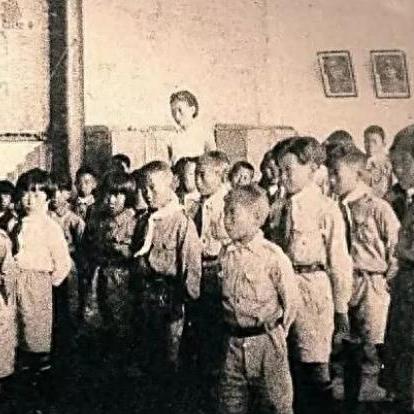 英灵战斗：召唤传奇力量，挑战无尽战场，勇往直前征服所有敌人